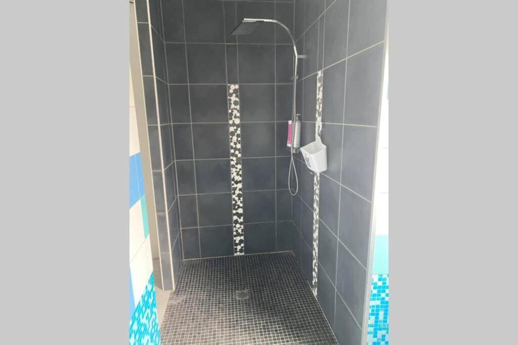 Appartement En Entree De Ville Avec Balneo Pont-lʼAbbé Zewnętrze zdjęcie